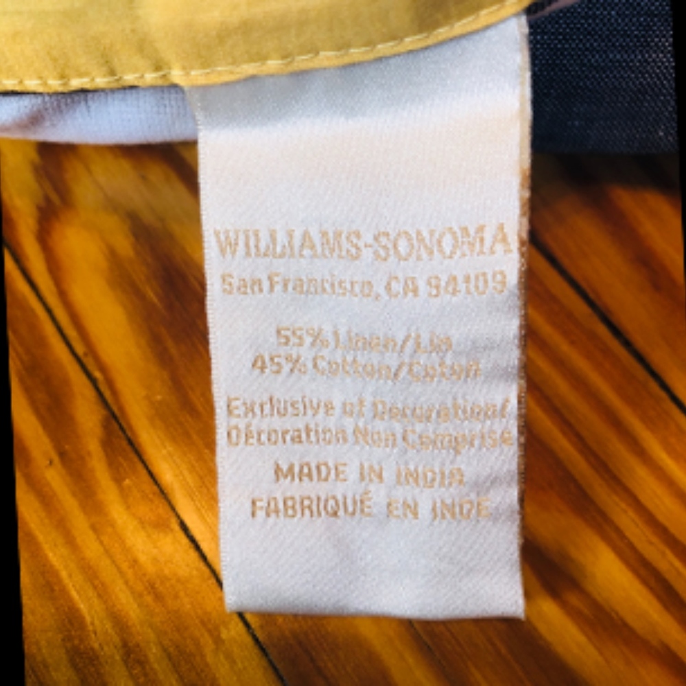 Williams Sonoma Table Cloth and Napkin Set - Picture 7 of 8